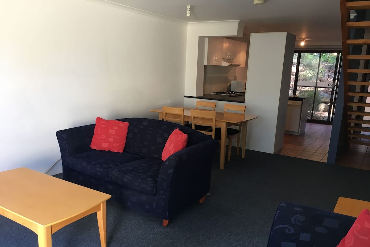 Apartment, 2 Bedrooms | Ruang tamu | TV skrin rata