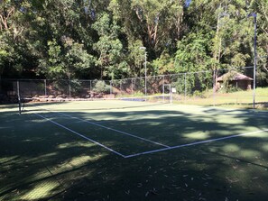 Tennis court - Avoca Beach Hotel (Avoca Beach)