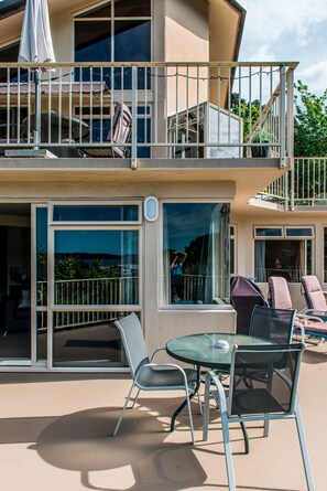 Deluxe Studio Suite, Kitchen (Platinum Suite) | Terrace/patio - Absolute Bliss (Paihia)