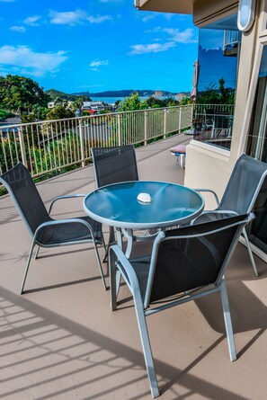 Deluxe Studio Suite, Kitchenette (Gold Suite) | Terrace/patio - Absolute Bliss (Paihia)