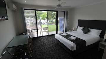 Premium Studio, Non Smoking, Kitchenette (Premium Ocean View) | Iron/ironing board, free WiFi, bed sheets