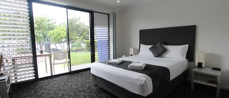 Premium Studio, Non Smoking, Kitchenette (Premium Ocean View) | Iron/ironing board, free WiFi, bed sheets