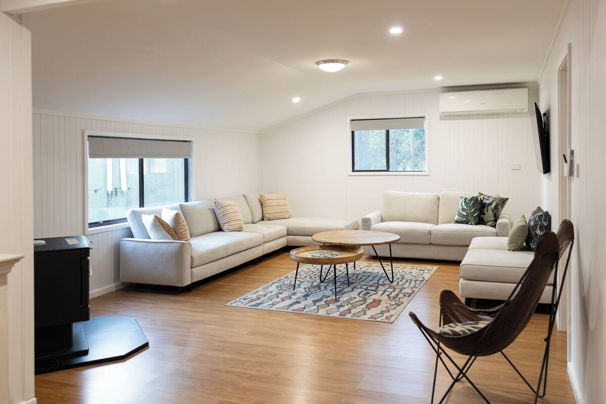 Cottage, 4 Bedrooms, Kitchen (The Deck) | Living area | Table tennis
