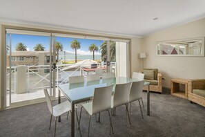 Departamento de lujo, 4 habitaciones, vista parcial al océano | Vista a la playa o el mar