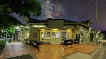 Mặt tiền nơi lưu trú