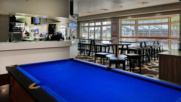 3 bares/lounges