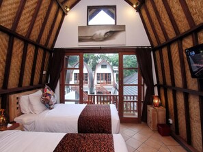 Minibar y caja de seguridad en la habitación