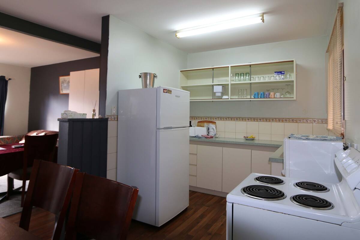 villa family 3brm | private kitchen | microwave, coffee/tea maker, electric kettle, toaster