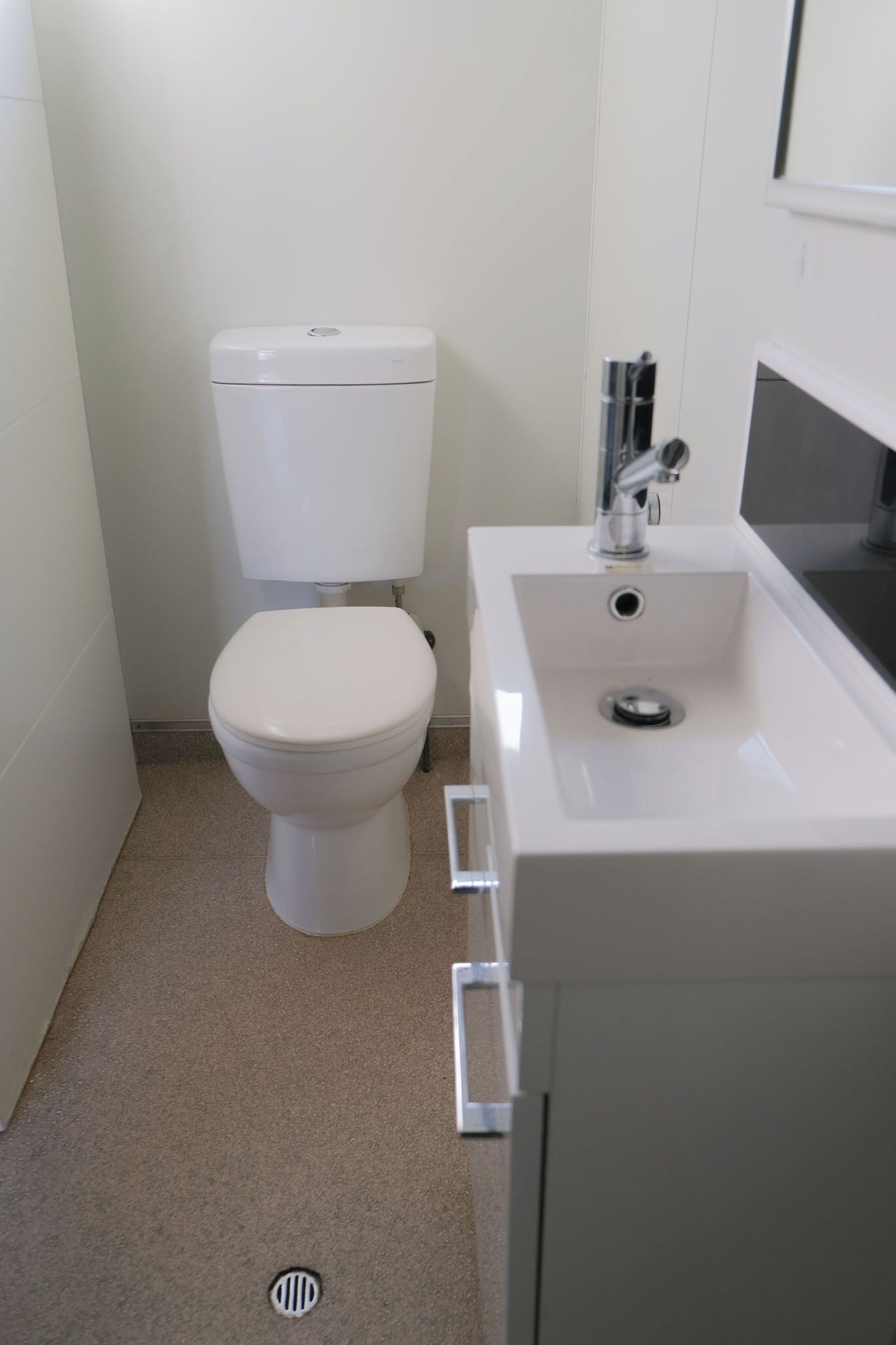 single room | bathroom | shower, eco-friendly toiletries, hair dryer, towels