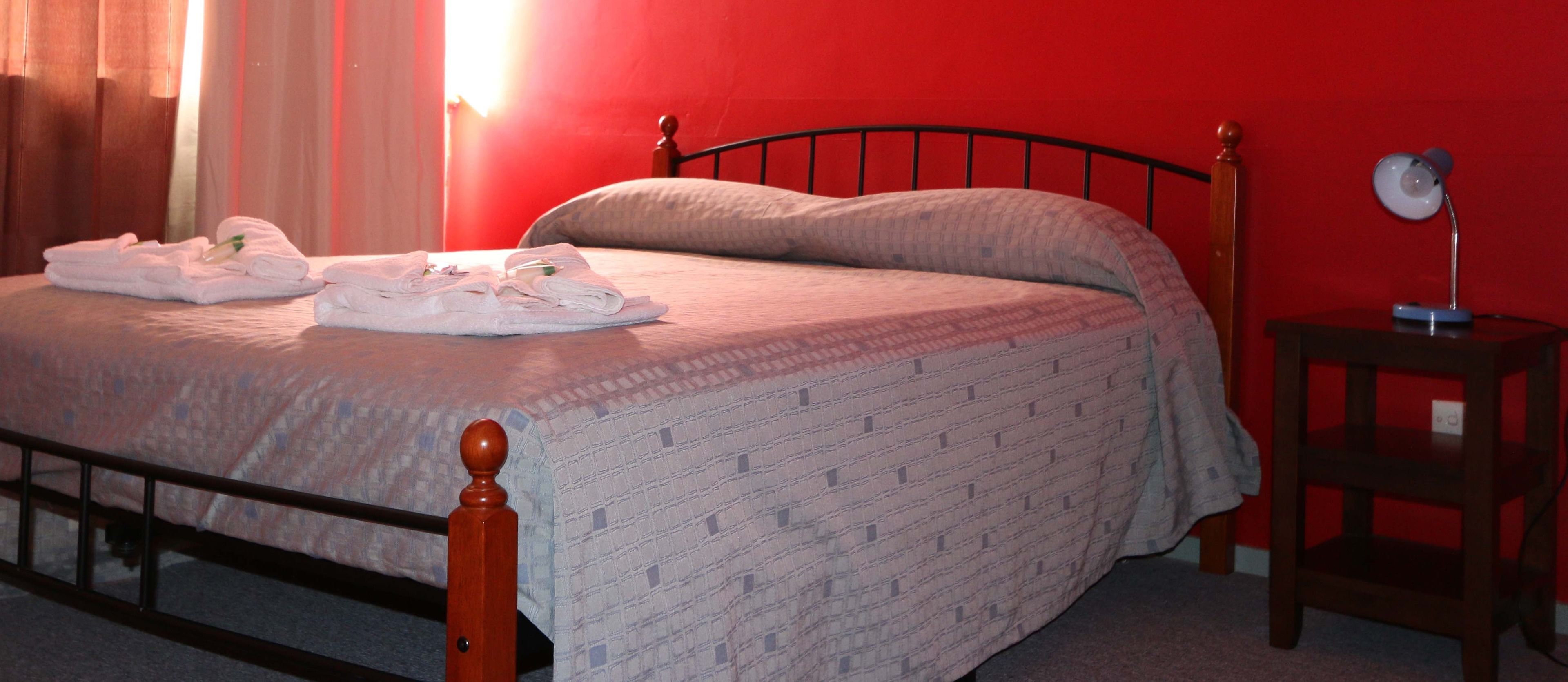 villa family 3brm | premium bedding, desk, laptop workspace, blackout curtains