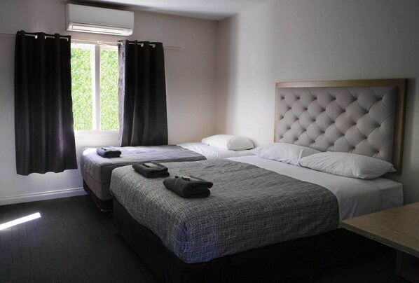 Standard Gateway Queen + Single 