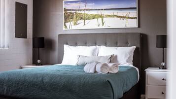 Standard-Apartment, 3 Schlafzimmer, Erdgeschoss | 1 Schlafzimmer, Babybetten, kostenloses WLAN, Bettwäsche