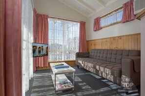 Superior Cabin, 1 Bedroom | Living area - Lake Fyans Holiday Park (Lake Fyans)