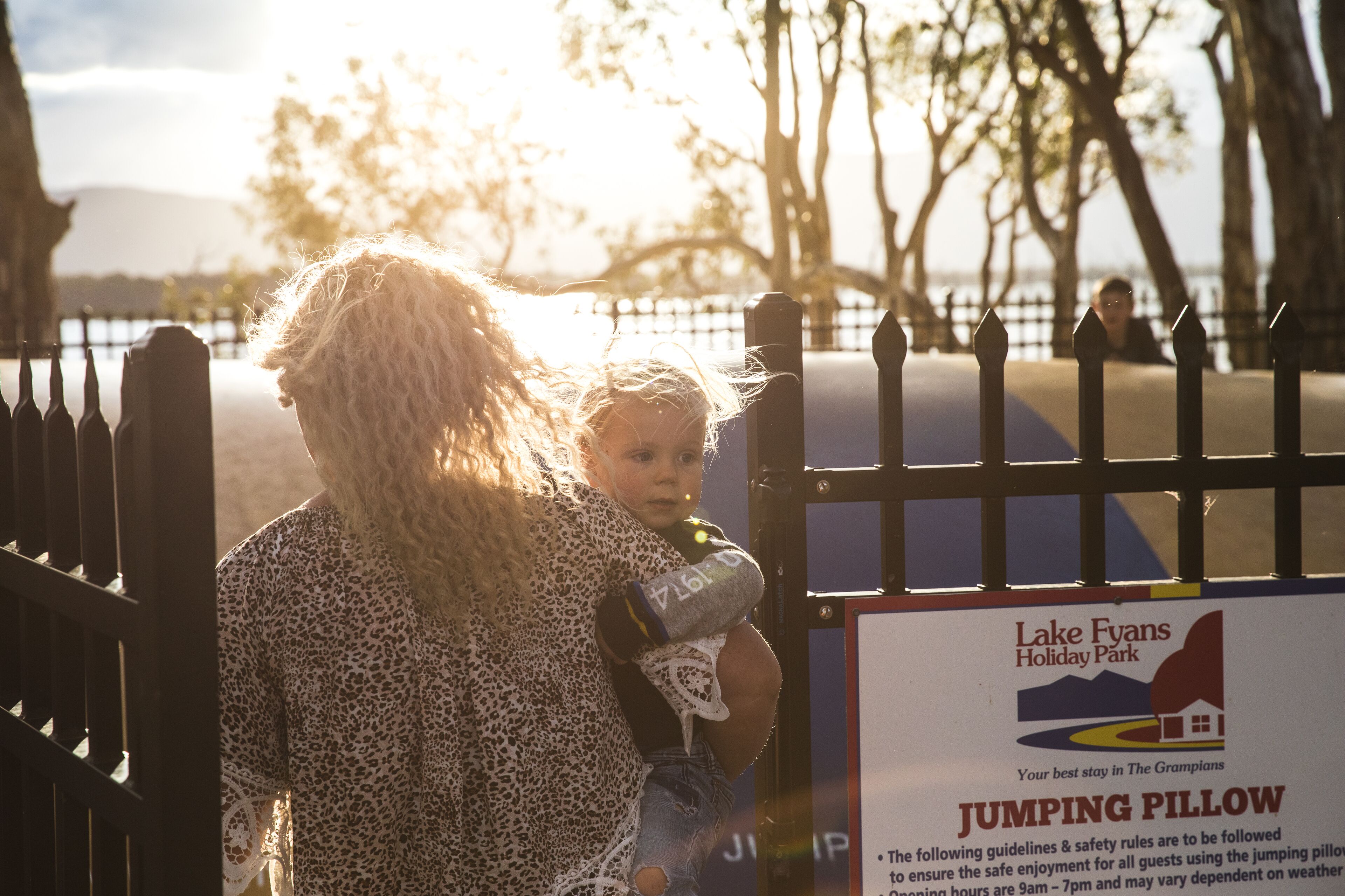 A sign for Lake Fyens Holiday Park's jumping pillow area with guidelines and safety rules.