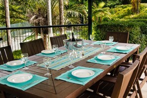 Déjeuner et dîner servis sur place
