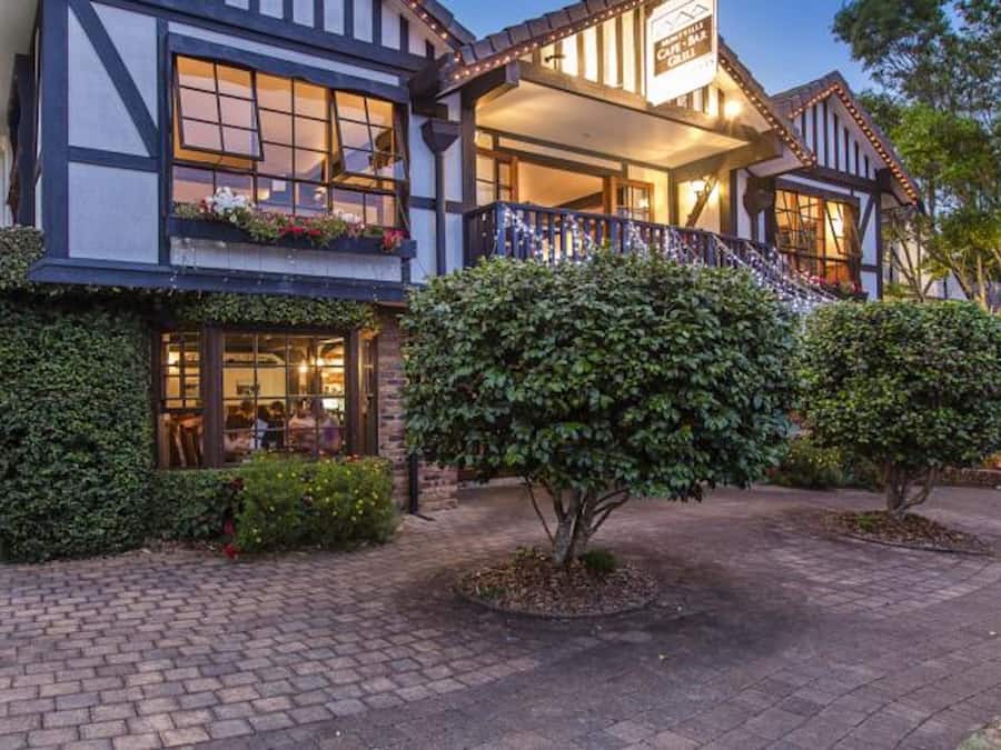 Lunch and dinner served