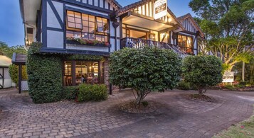 Lunch and dinner served