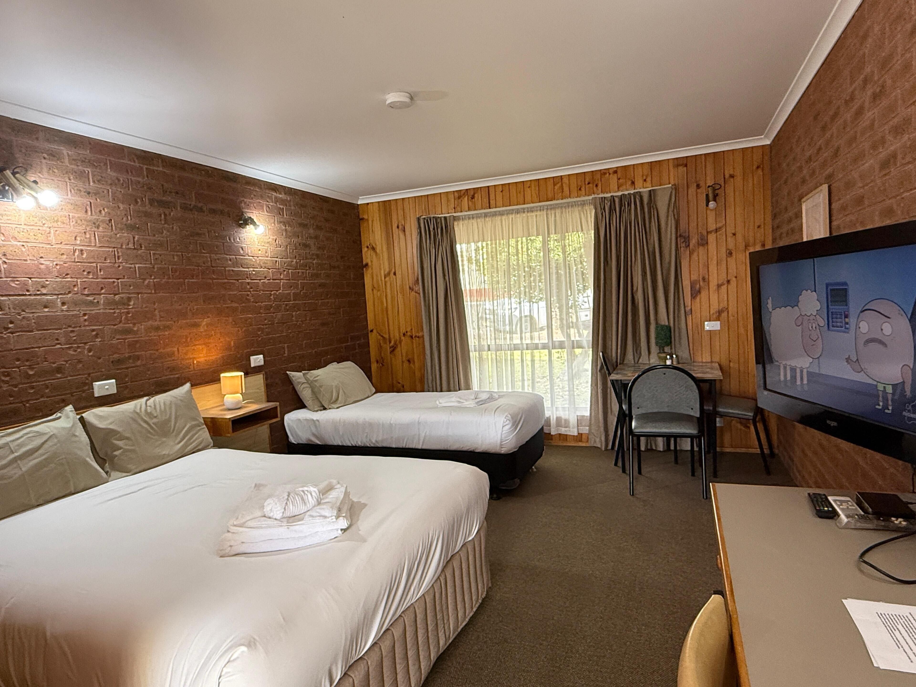 Twin Room, Non Smoking (Twin Room) | Desk, soundproofing, iron/ironing board, free WiFi