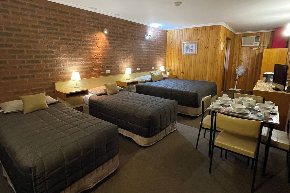 2 bedrooms, desk, soundproofing, iron/ironing board