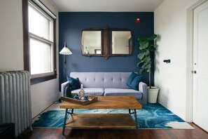 Living area - Commodore Hotel (Astoria)