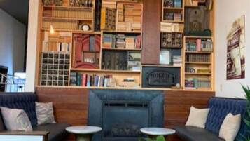 Coin salon dans le hall