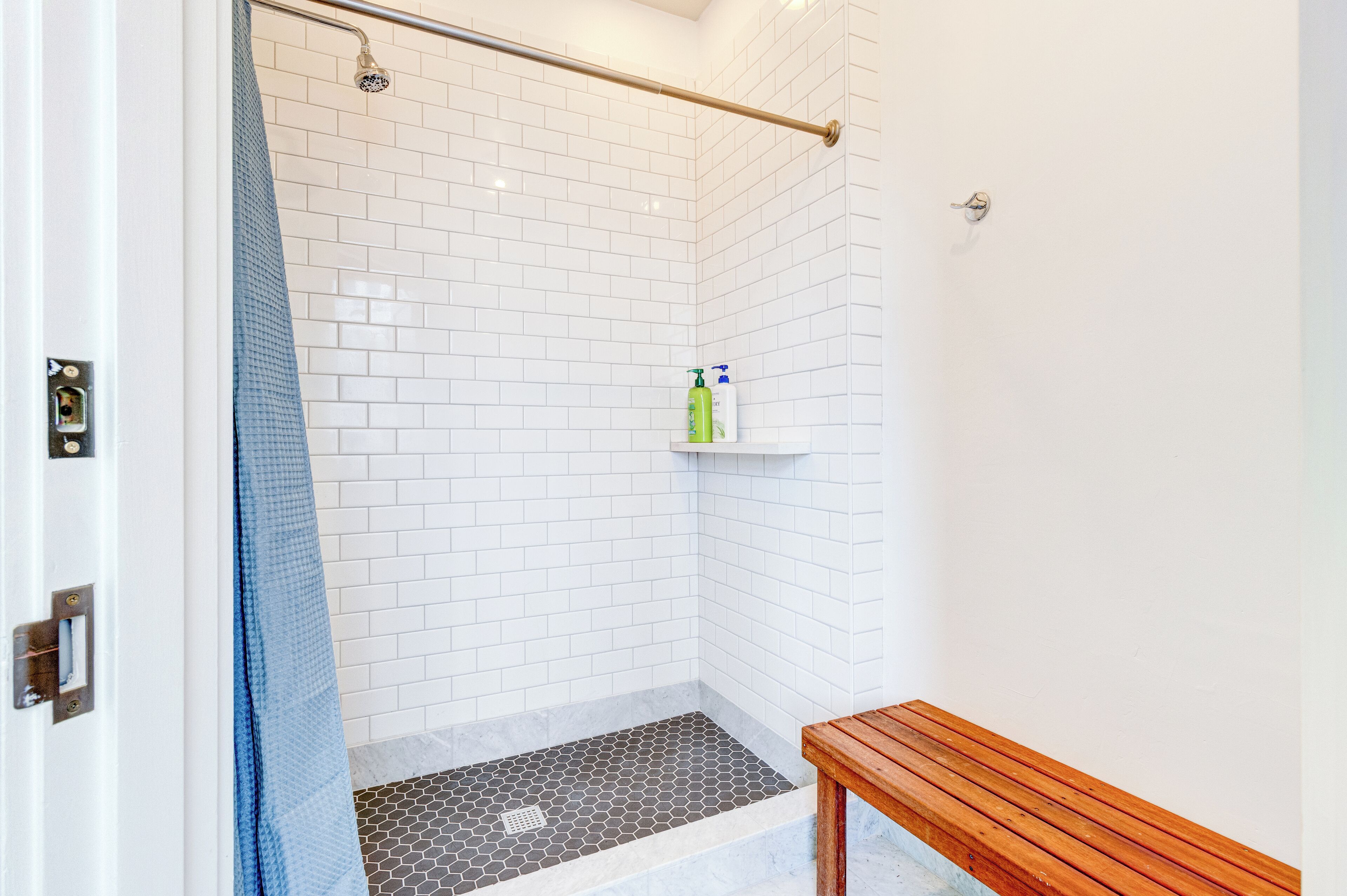 small room, shared bathroom | shared bathroom