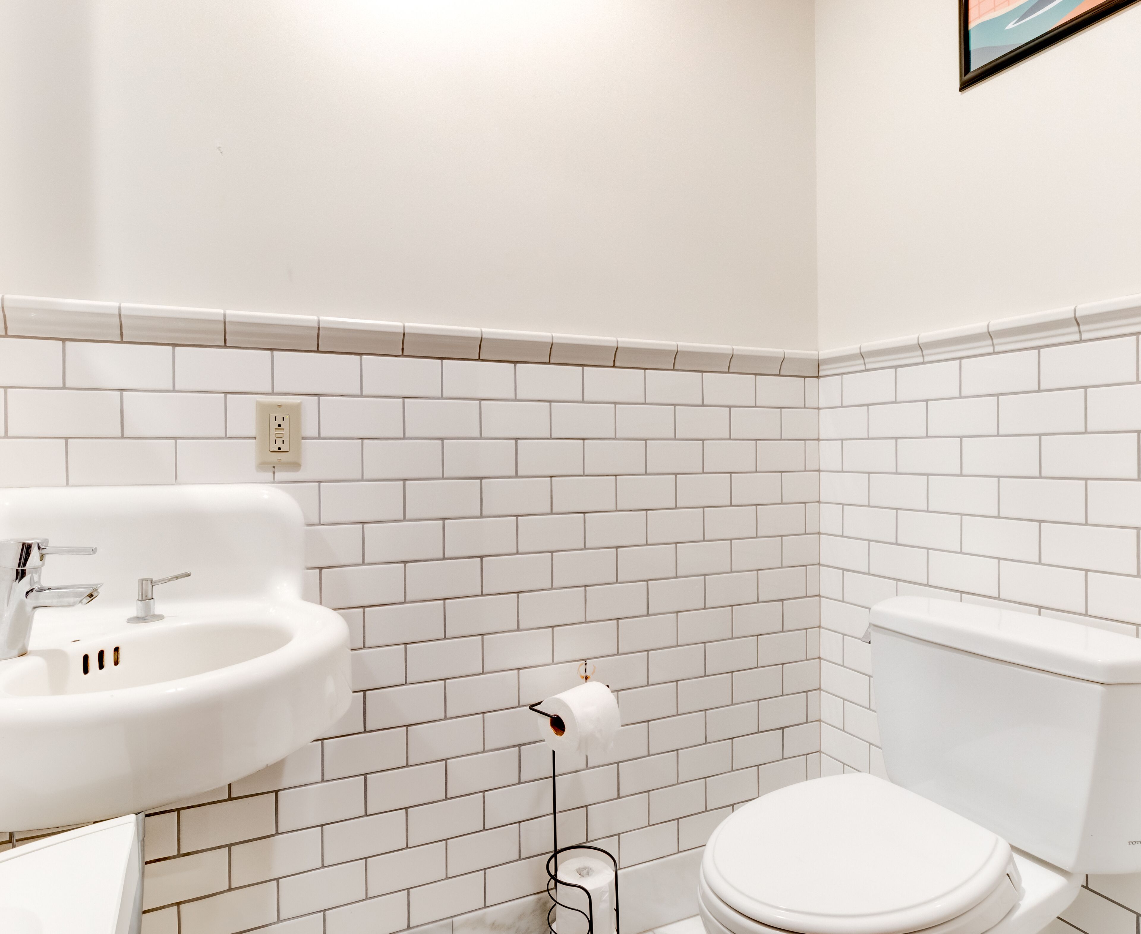 small room, shared bathroom | shared bathroom