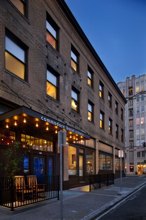 Exterior - Commodore Hotel (Astoria)