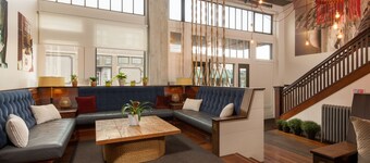 โรงแรมคอมโมดอร์