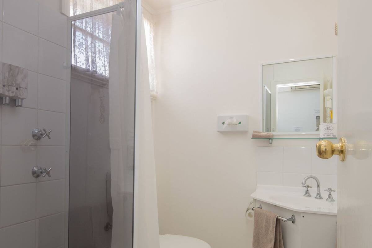Economy Single Room