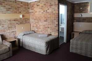 Iron/ironing board, free WiFi, bed sheets, wheelchair access - Tally Ho Motor Inn (Tenterfield)