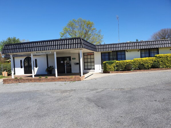 Front of property - Tally Ho Motor Inn (Tenterfield)