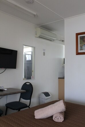 Economy Double Room, 1 Bedroom | Iron/ironing board, free WiFi, bed sheets, wheelchair access - Tally Ho Motor Inn (Tenterfield)