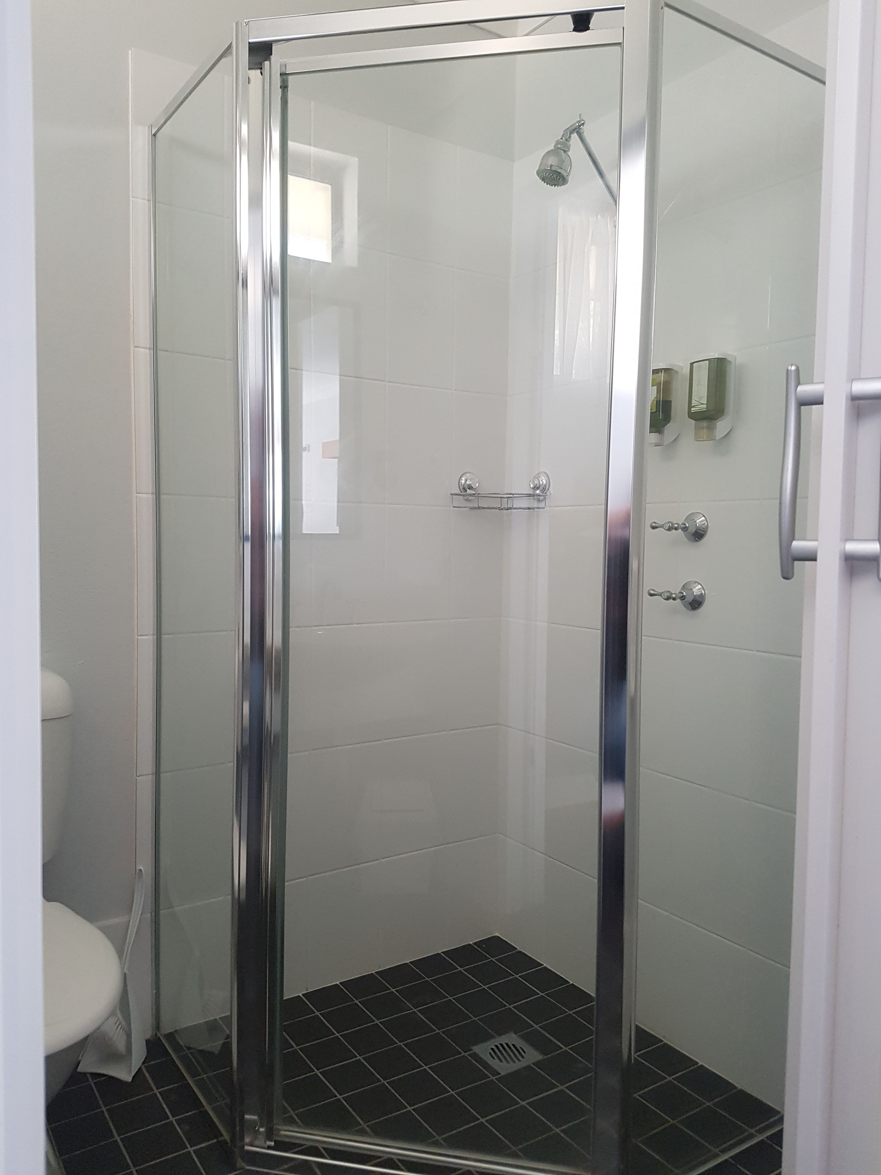 Standard Room, 1 Bedroom, Non Smoking (Twin Singles) | Bathroom shower