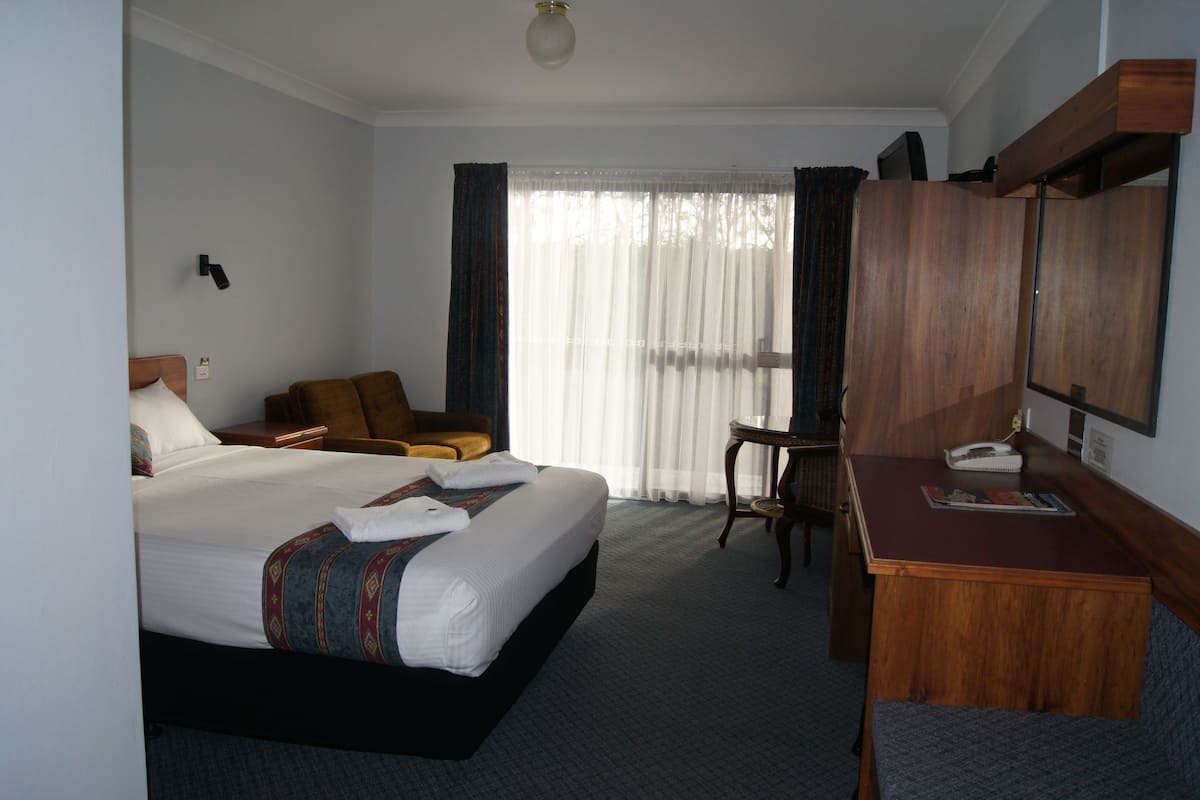 ห้องสแตนดาร์ดซิงเกิล, 1 ห้องนอน, ปลอดบุหรี่ (Queen Room) | บริเวณนั่งเล่น | ทีวี, เครื่องเล่นดีวีดี