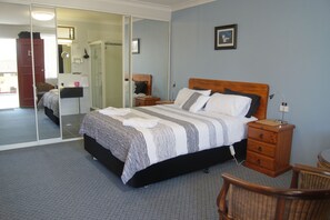 Premium bedding, desk, blackout curtains, iron/ironing board - Kempsey Powerhouse Motel (South Kempsey)