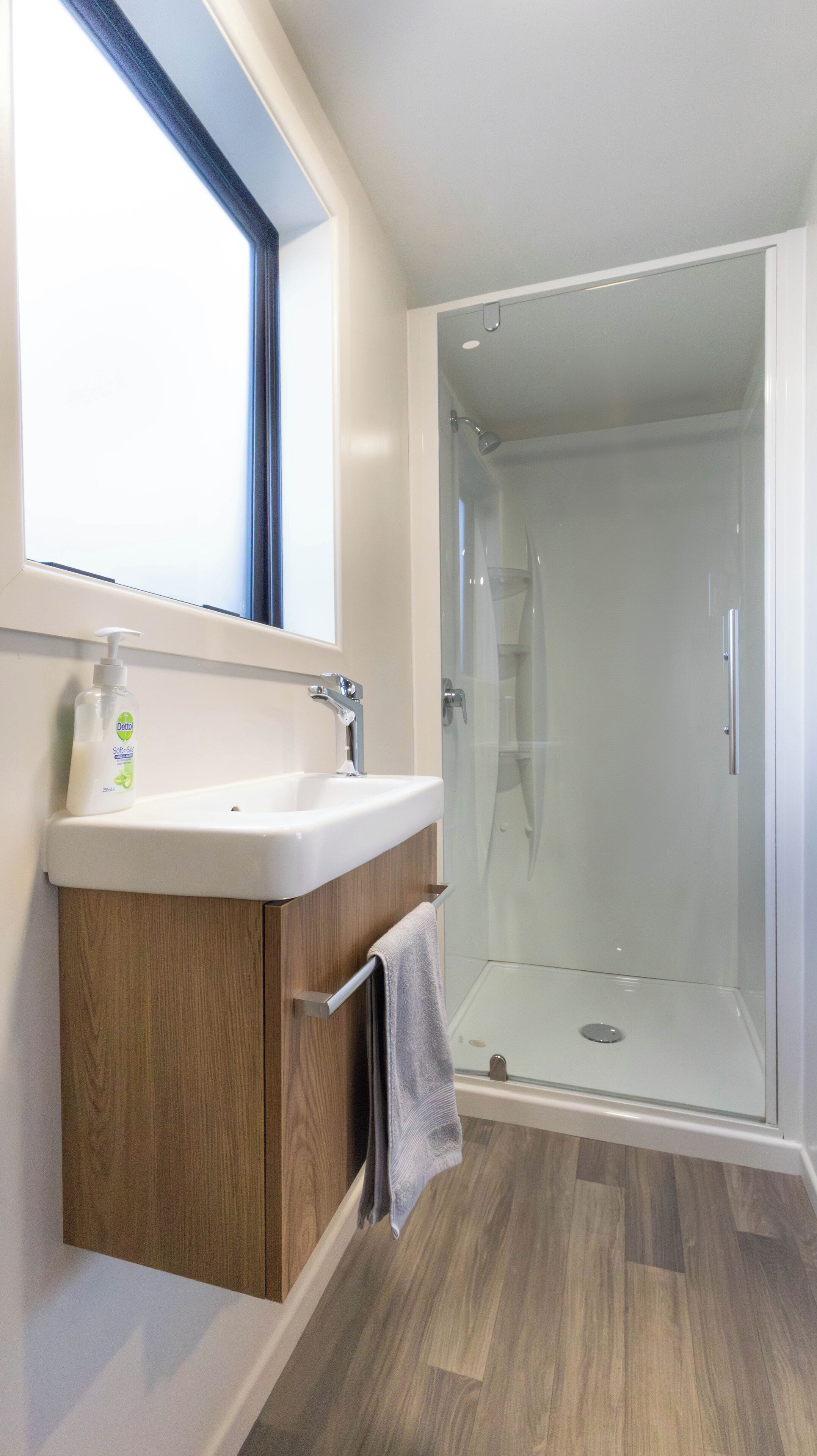 Chambre | Salle de bain | Douche, articles de toilette gratuits, sèche-cheveux