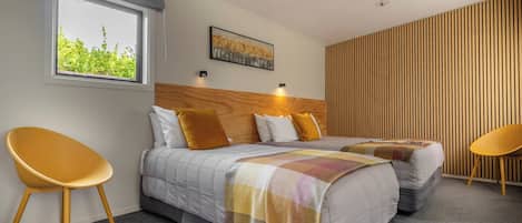 Twin Ensuite Room, Non Smoking | Soundproofing, iron/ironing board, free WiFi, bed sheets