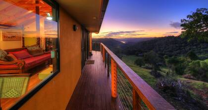 Maleny Tropical Retreat Balinese B&B