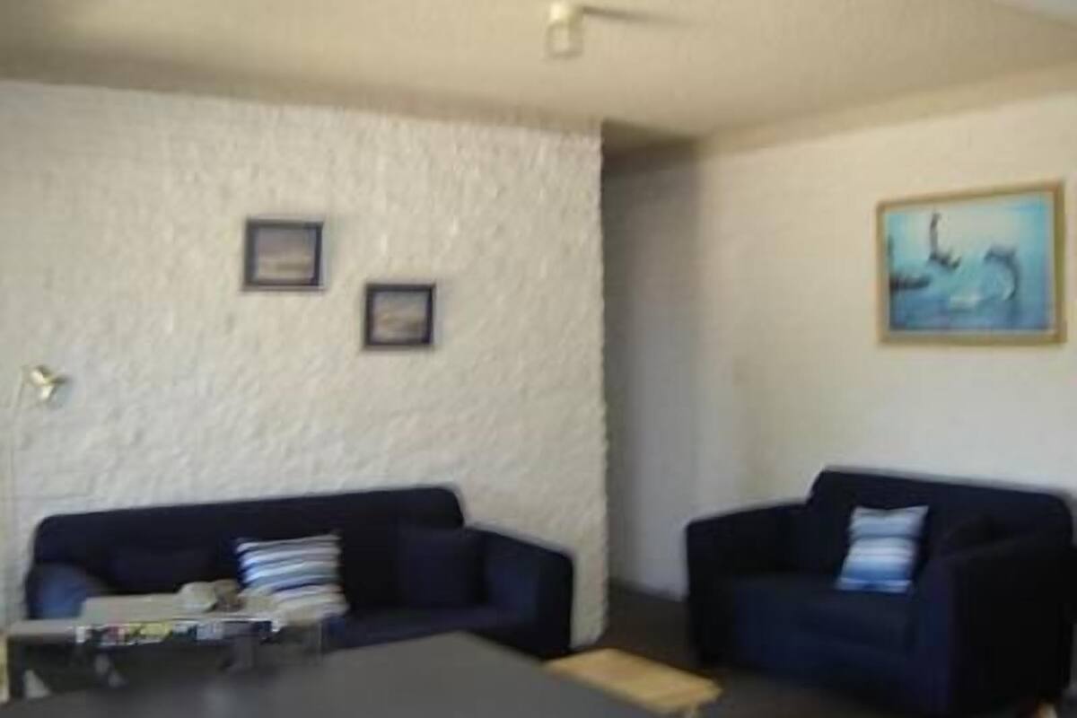 flat-screen tv, dvd player