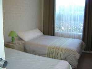 Ferros/tábuas de passar roupa, camas extras/dobráveis, roupa de cama