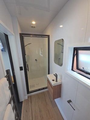Standard Ensuite Cabin | Bathroom