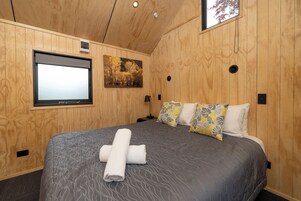 Standard Cabin - Queen | Free WiFi, bed sheets