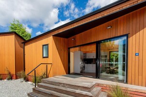 Two Bedroom Apartment - 8 Berth | Free WiFi, bed sheets