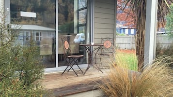 1 Bedroom Motel - Private Bathroom/Own Full Kitchen | Terrace/patio