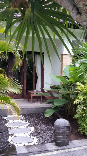 ห้องดีลักซ์, วิวสระว่ายน้ำ | โต๊ะทำงาน, Wi-Fi ฟรี, ผ้าปูที่นอน