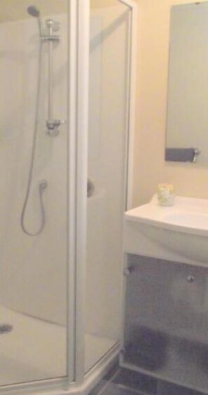 Bathroom shower - Panorama Motor Inn Te Kuiti (Te Kuiti)
