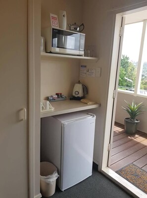 Fridge, coffee/tea maker, electric kettle
