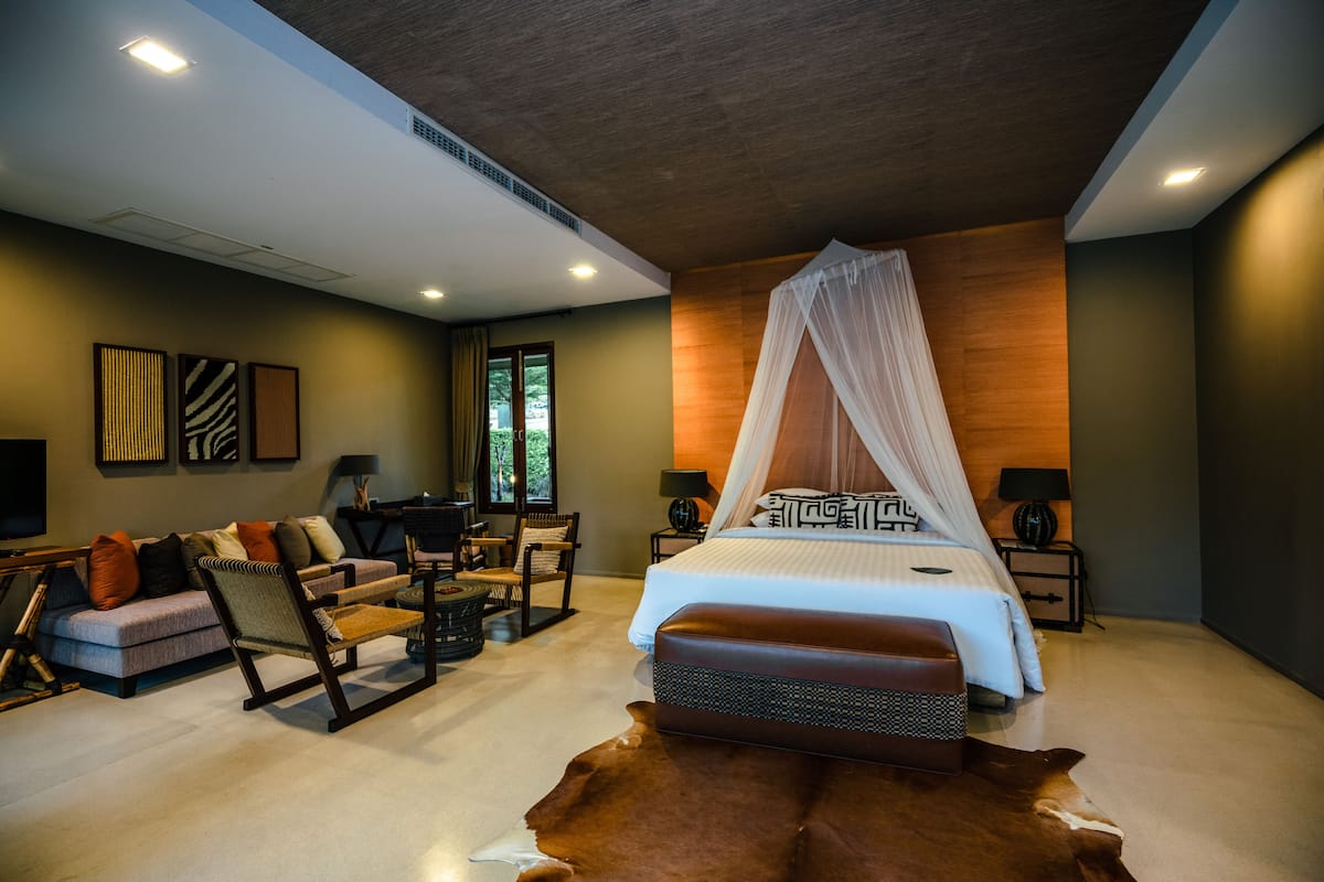 spring breeze family villas | minibar, in-room safe, desk, blackout curtains