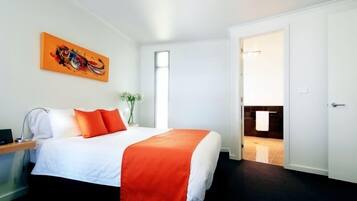 2 dormitorios, sistema de insonorización, tabla de planchar con plancha